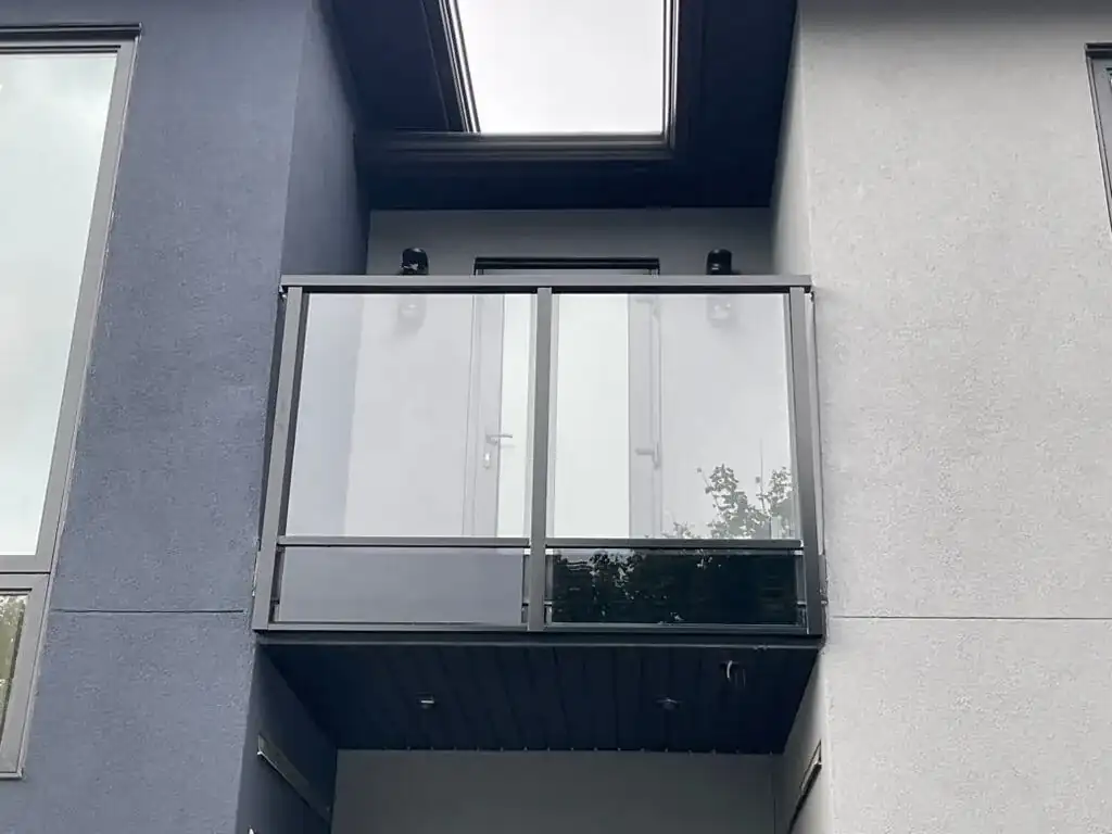 Aluminum-framed glass guard on a projecting balcony