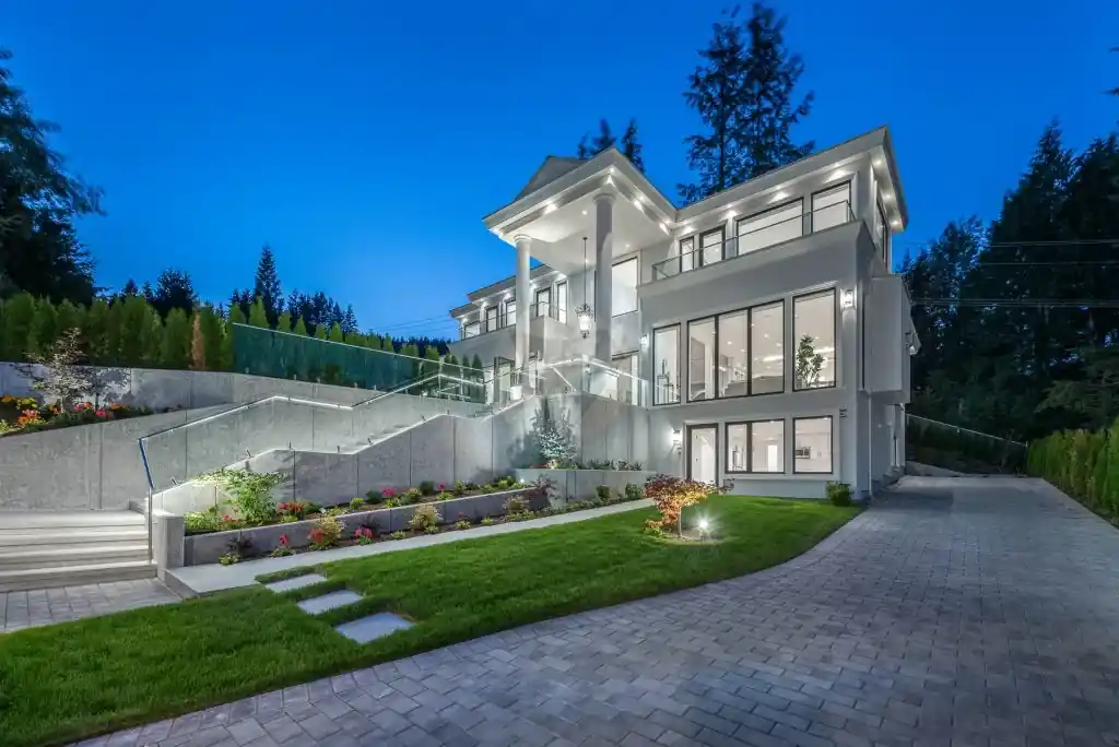 Aluminum-framed glass railing by Alpha Glass Ltd, project photo 9