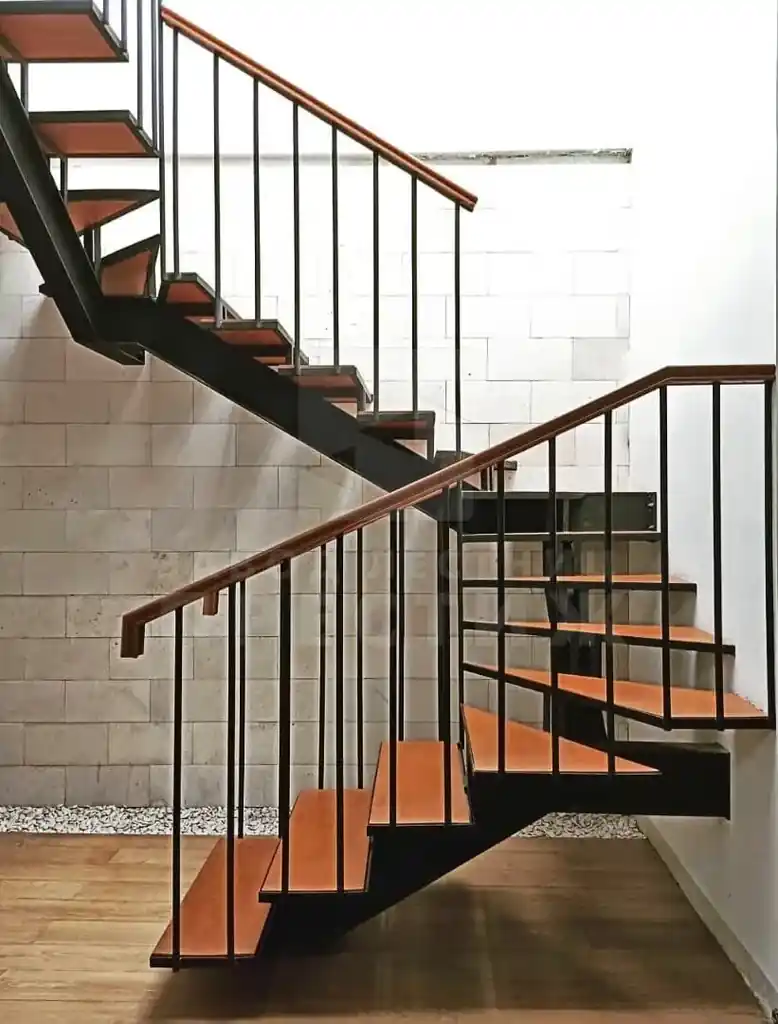 Aluminum picket railing by Alpha Glass Ltd, project photo 3