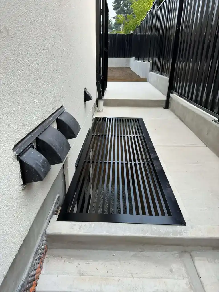 Aluminum picket railing by Alpha Glass Ltd, project photo 9