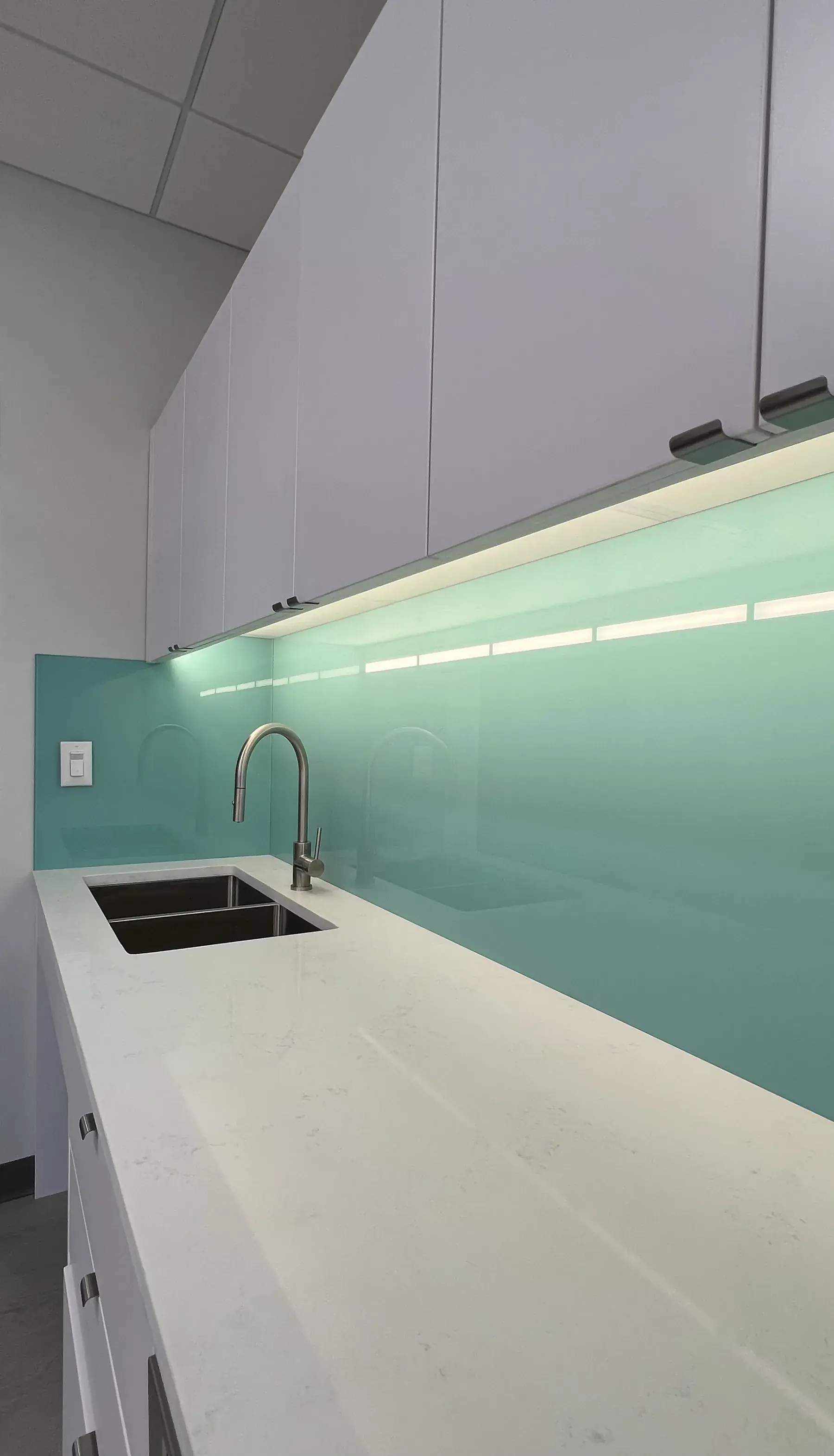 Glass backsplashes by Alpha Glass Ltd, project photo 2