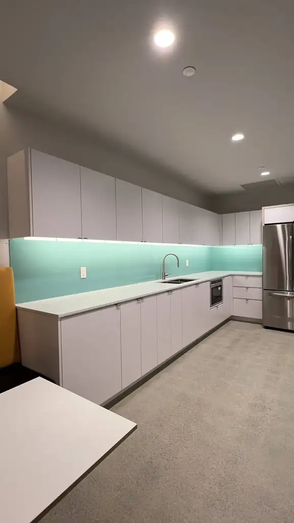 Glass backsplash by Alpha Glass Ltd, project photo 7