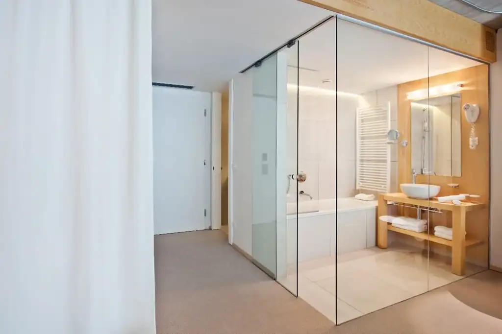 EnduroShield-coated shower glass by Alpha Glass Ltd, project photo 4