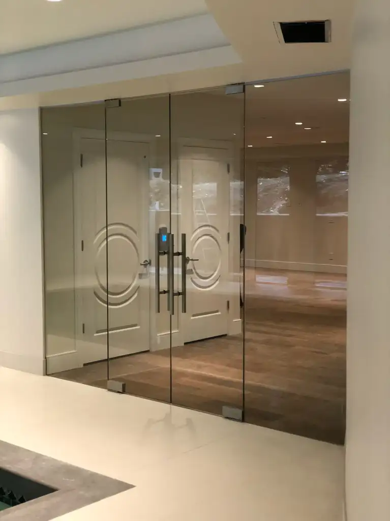 Frameless glass office partition by Alpha Glass Ltd, project photo 31