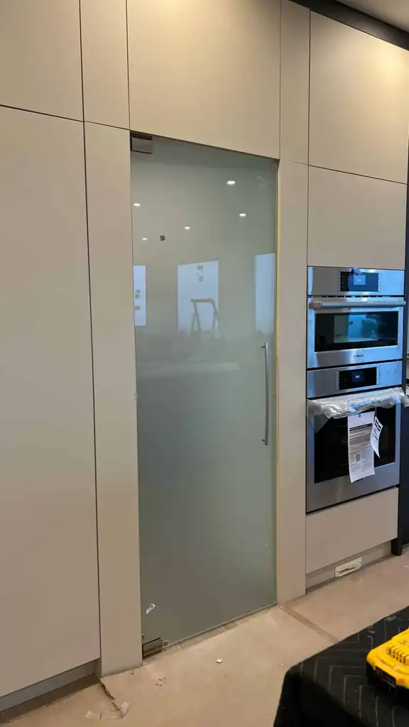 Frameless glass office partition by Alpha Glass Ltd, project photo 37