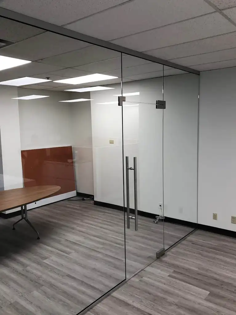 Frameless glass office partition by Alpha Glass Ltd, project photo 38