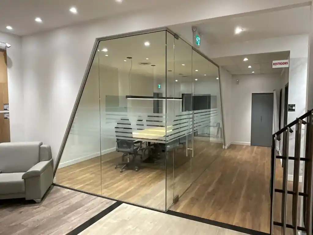 Frameless glass office partition by Alpha Glass Ltd, project photo 40
