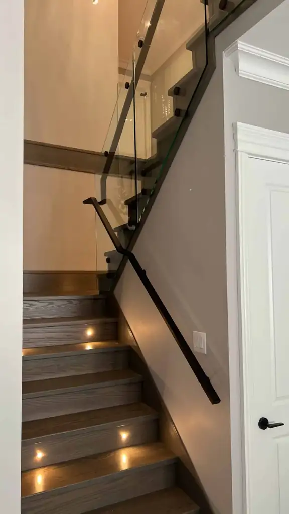 Interior glass railing by Alpha Glass Ltd, project photo 26