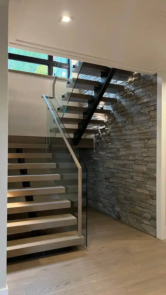 Interior glass railing by Alpha Glass Ltd, project photo 27
