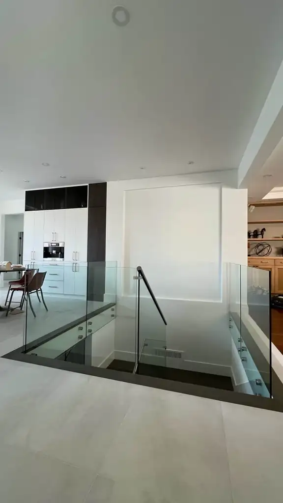 Interior glass railing by Alpha Glass Ltd, project photo 32