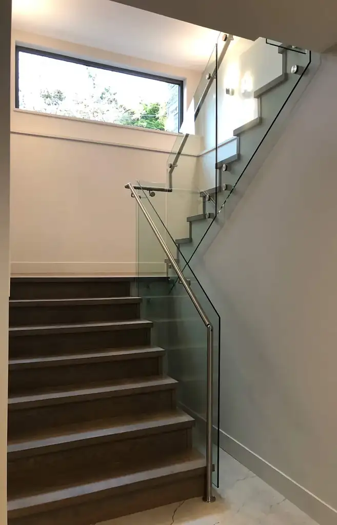Interior glass railing by Alpha Glass Ltd, project photo 34