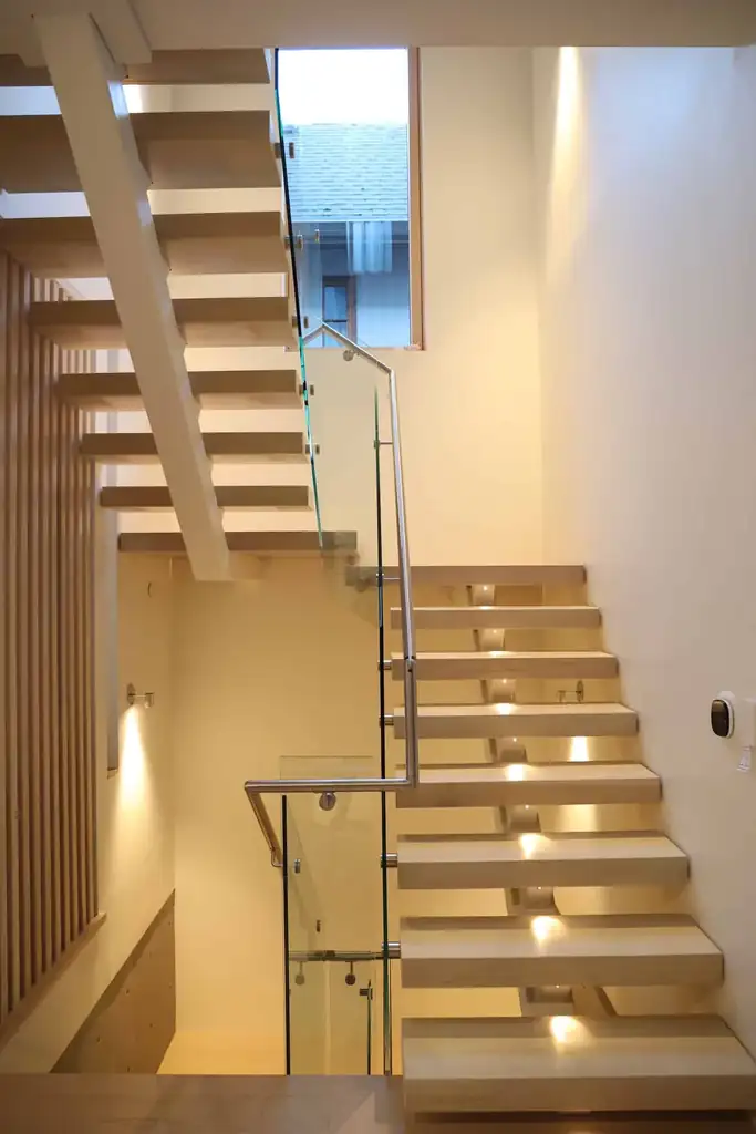 Interior glass railing by Alpha Glass Ltd, project photo 36