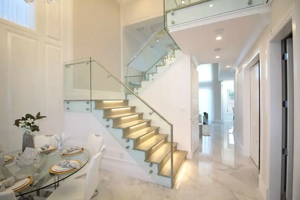 Interior glass railing by Alpha Glass Ltd, project photo 37