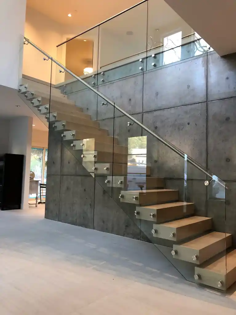 Interior glass railing by Alpha Glass Ltd, project photo 38