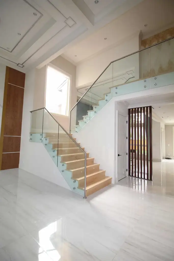 Interior glass railing by Alpha Glass Ltd, project photo 40