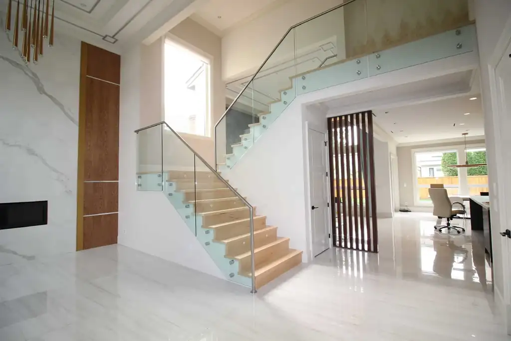 Interior glass railing by Alpha Glass Ltd, project photo 48