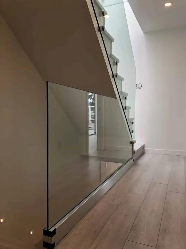 Interior glass railing by Alpha Glass Ltd, project photo 57