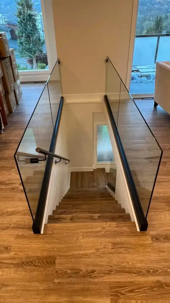 Interior glass railing by Alpha Glass Ltd, project photo 59