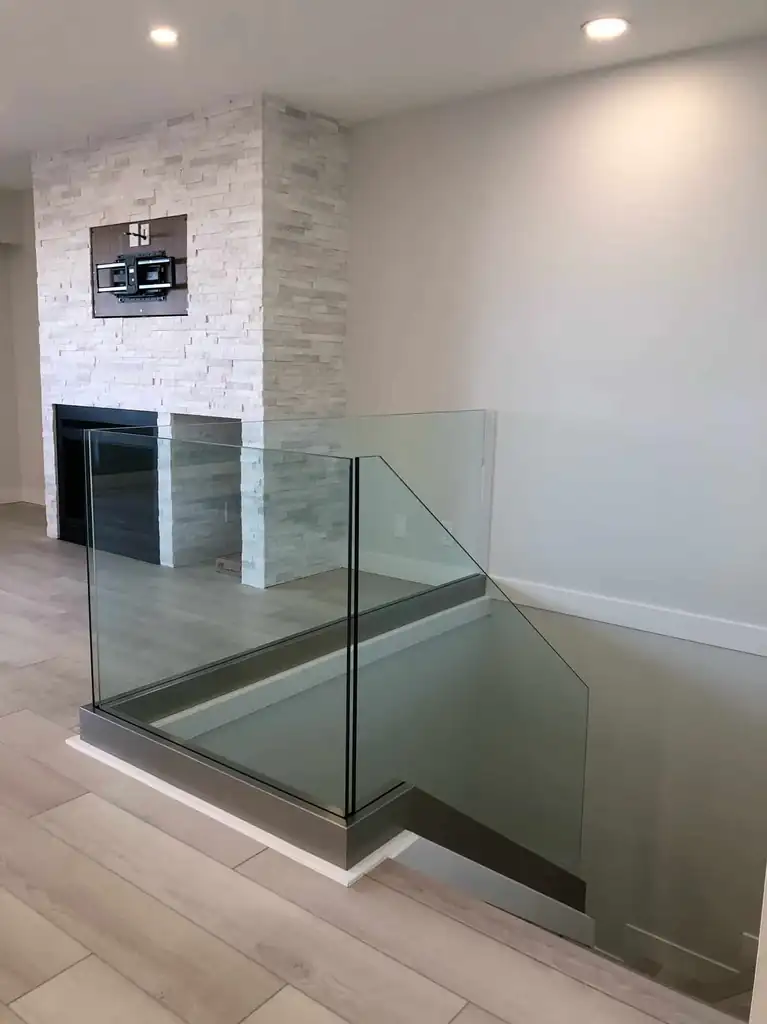 Interior glass railing by Alpha Glass Ltd, project photo 68