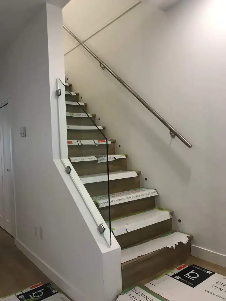Interior glass railing by Alpha Glass Ltd, project photo 74