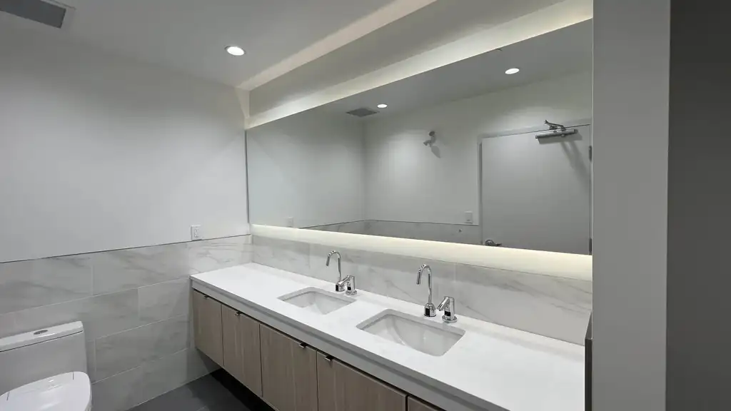 Custom mirror by Alpha Glass Ltd, project photo 21