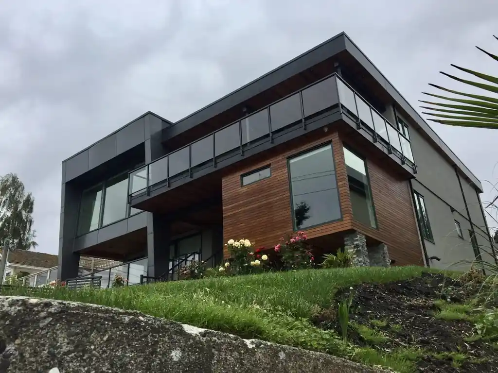 Exterior glass railing by Alpha Glass Ltd, project photo 17