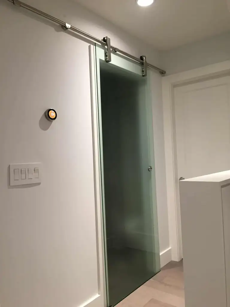 Sliding glass partition door by Alpha Glass Ltd, project photo 7
