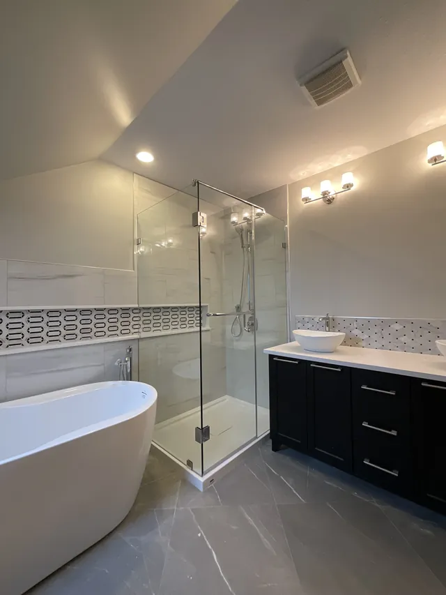Shower enclosures by Alpha Glass Ltd, project photo 3
