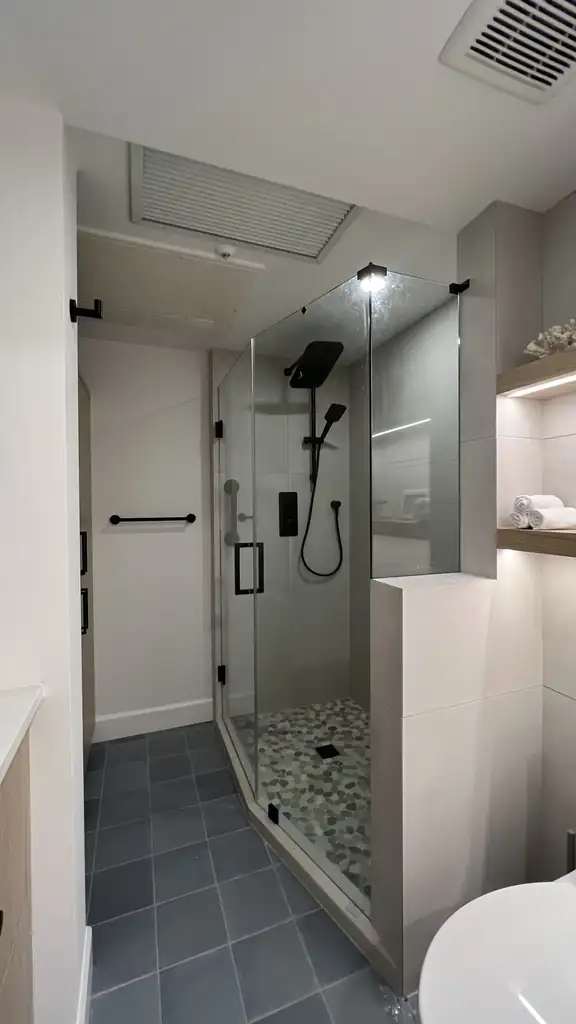 Shower enclosures by Alpha Glass Ltd, project photo 5