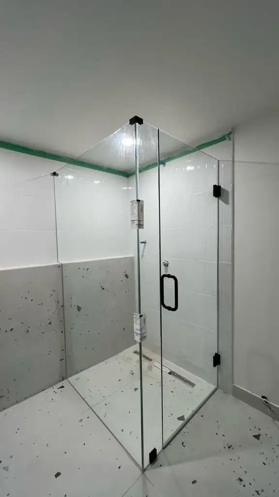 Glass shower enclosure by Alpha Glass Ltd, project photo 6