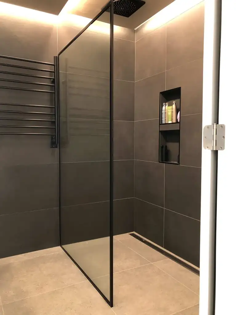 Fixed glass shower panel by Alpha Glass Ltd, project photo 15