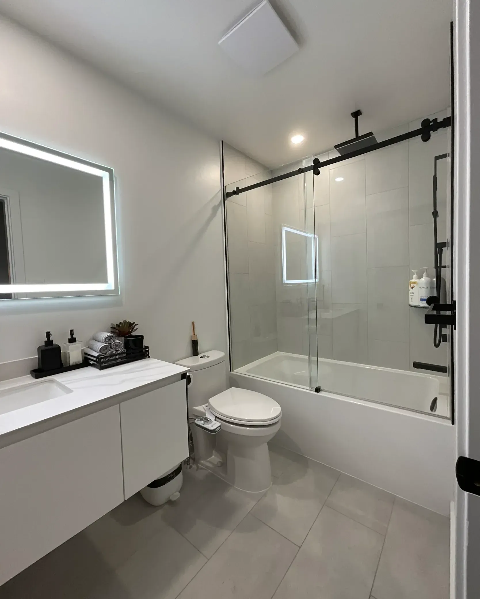 Sliding shower doors by Alpha Glass Ltd, project photo 2