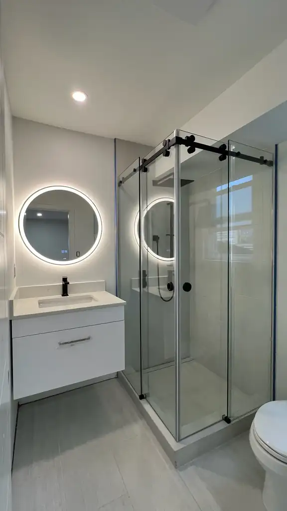 Sliding shower doors by Alpha Glass Ltd, project photo 3