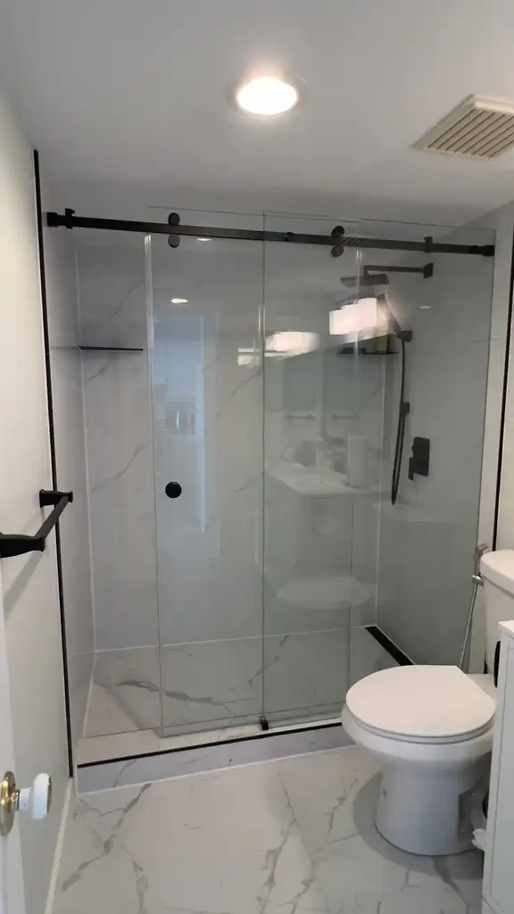 Sliding shower doors by Alpha Glass Ltd, project photo 4