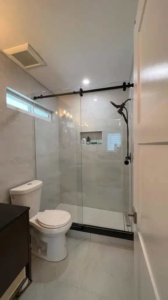 Sliding glass shower door by Alpha Glass Ltd, project photo 8
