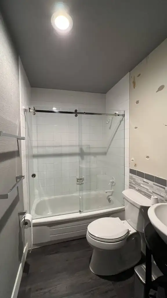 Sliding glass shower door by Alpha Glass Ltd, project photo 9