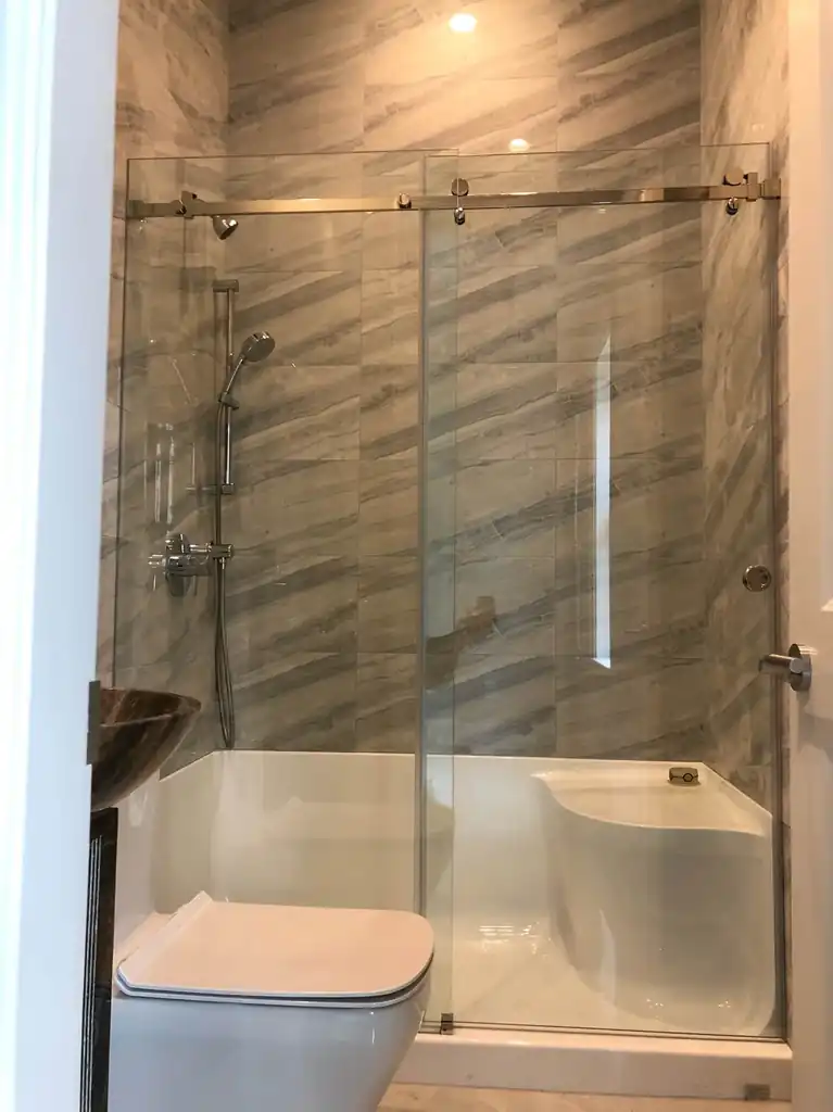 Sliding glass shower door by Alpha Glass Ltd, project photo 10