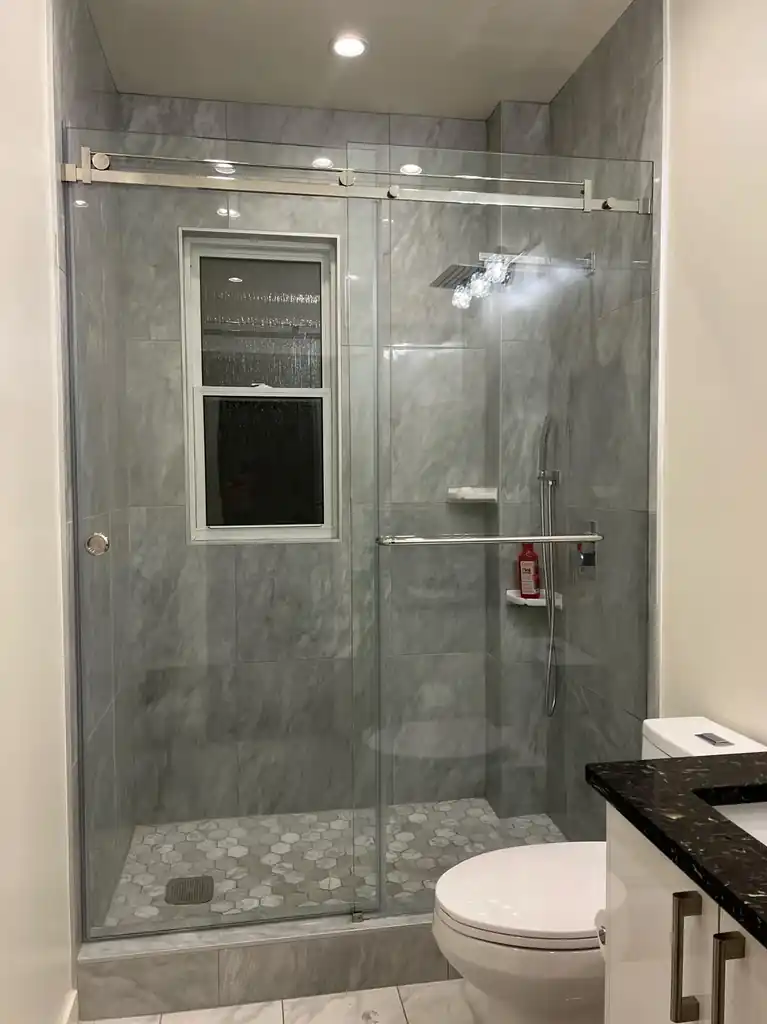 Sliding glass shower door by Alpha Glass Ltd, project photo 14