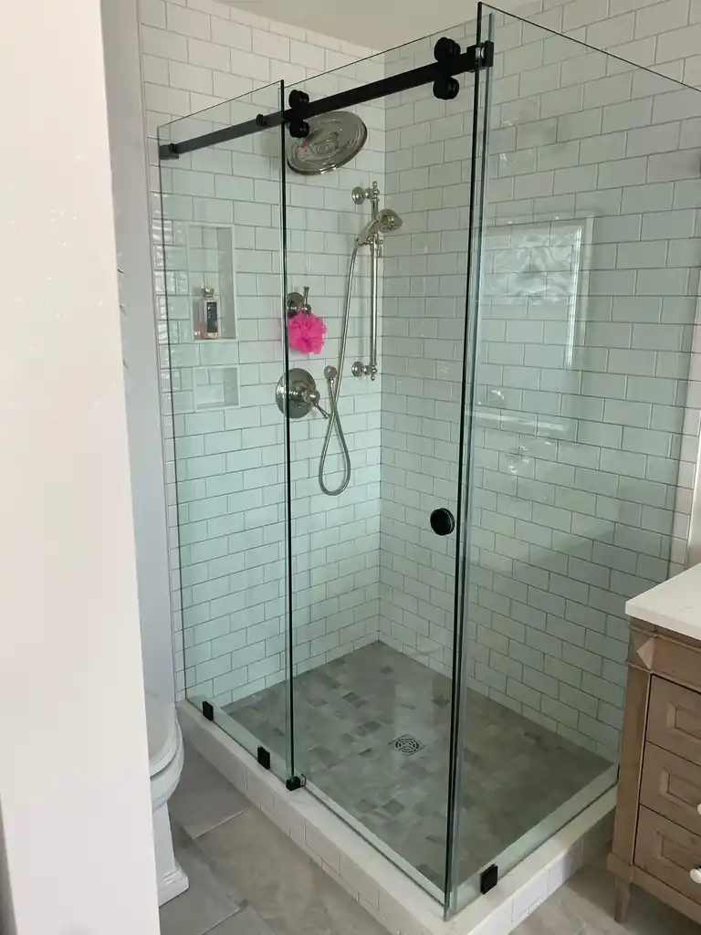 Sliding glass shower door by Alpha Glass Ltd, project photo 17