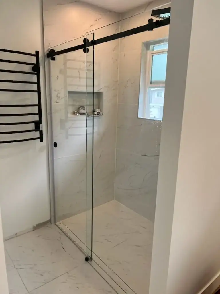 Sliding glass shower door by Alpha Glass Ltd, project photo 21