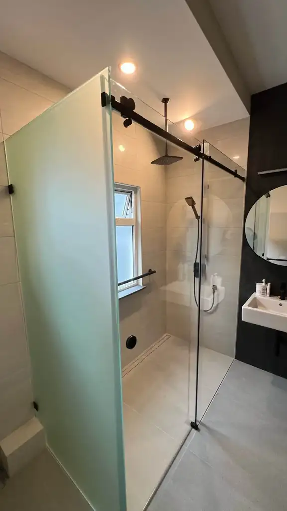 Sliding glass shower door by Alpha Glass Ltd, project photo 22