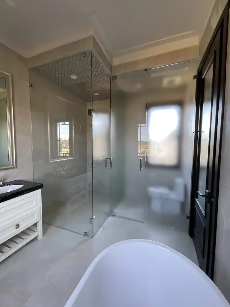 Steam room glass enclosure by Alpha Glass Ltd, project photo 15