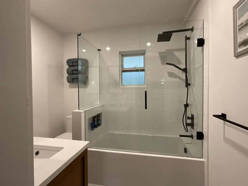 Swing shower doors by Alpha Glass Ltd, project photo 3