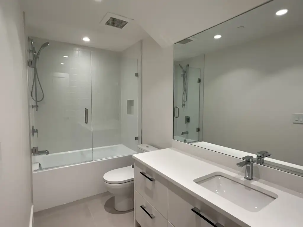 Swing shower doors by Alpha Glass Ltd, project photo 5