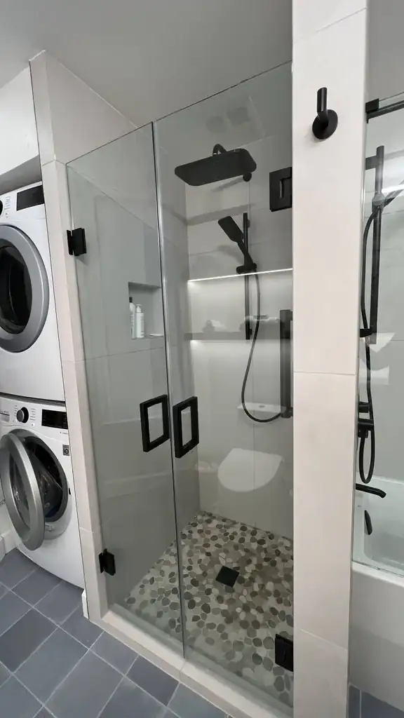 Frameless swing shower door by Alpha Glass Ltd, project photo 10