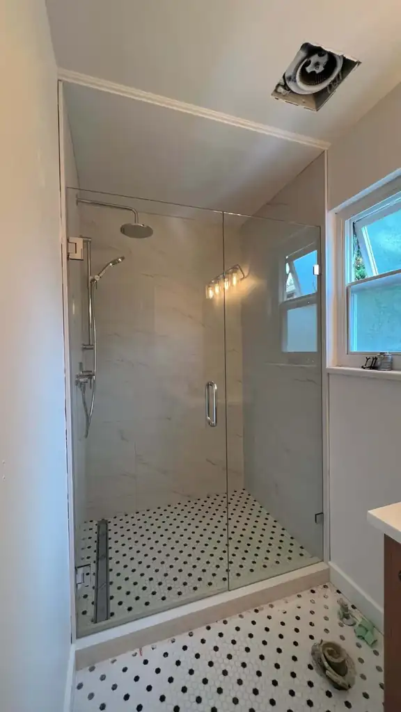 Frameless swing shower door by Alpha Glass Ltd, project photo 20