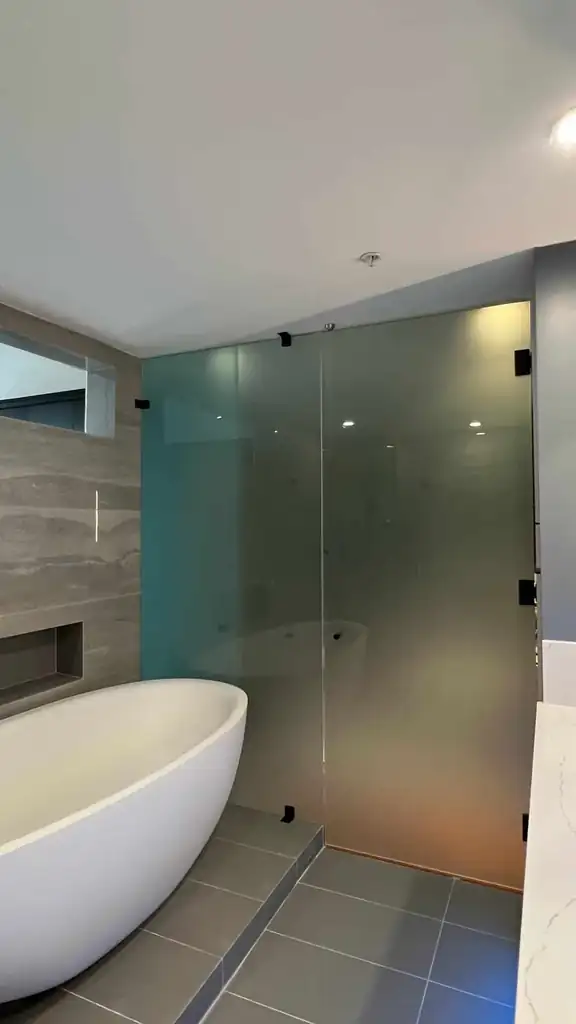 Frameless swing shower door by Alpha Glass Ltd, project photo 27
