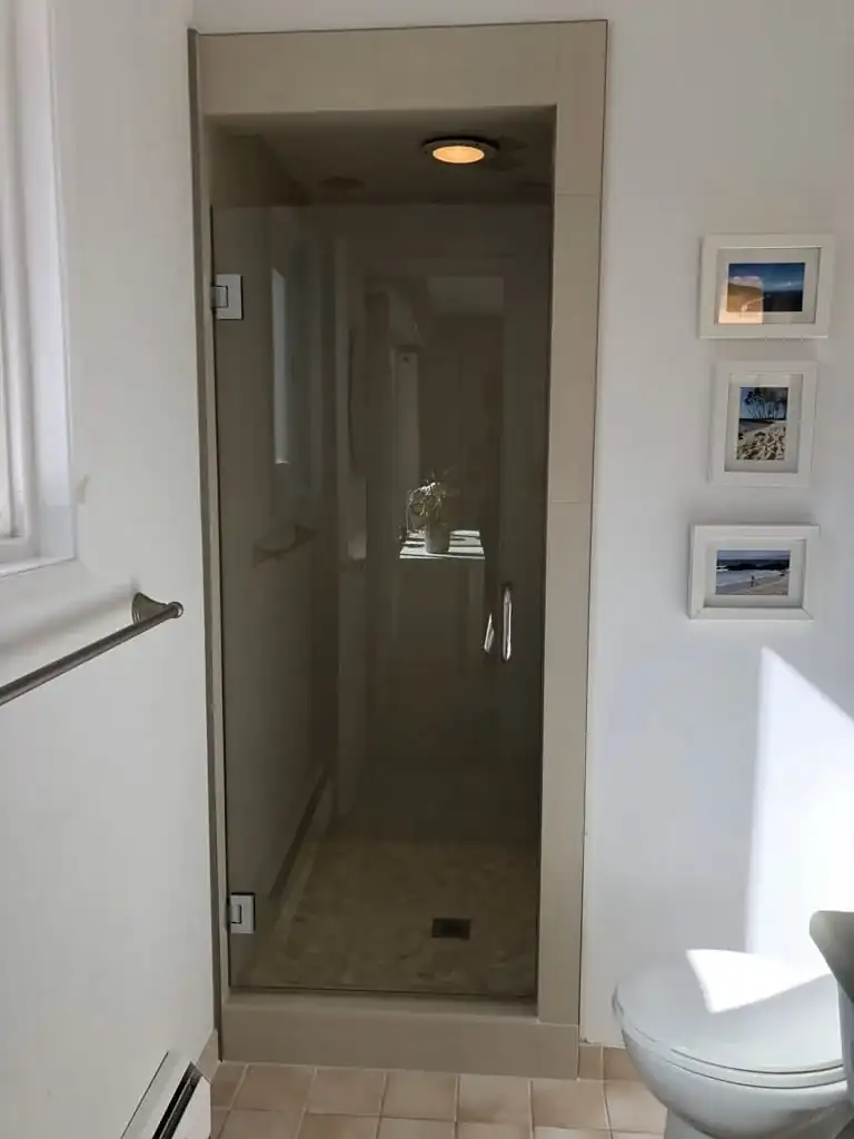 Frameless swing shower door by Alpha Glass Ltd, project photo 34