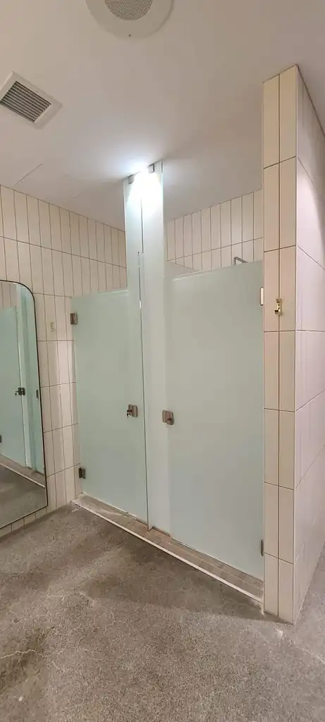 Frameless swing shower door by Alpha Glass Ltd, project photo 39