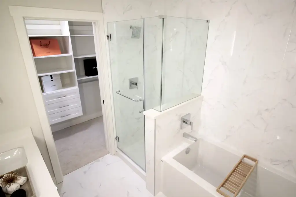 Frameless swing shower door by Alpha Glass Ltd, project photo 44